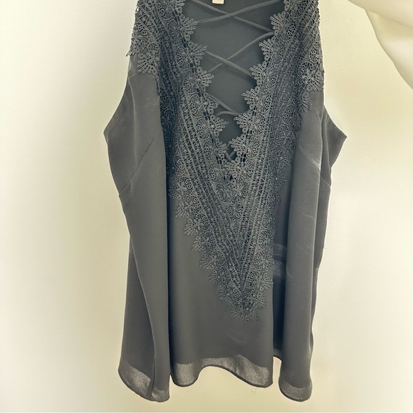 Two tops white and black - Picture 2 of 2